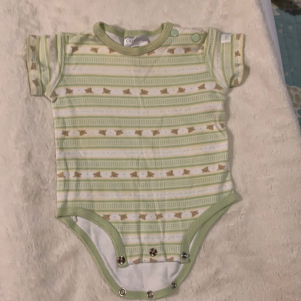 Carter’s Onsie 0-3 months